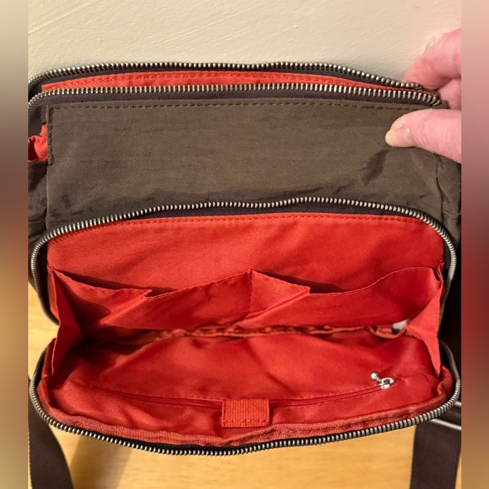 Baggallini Brown Calais Crossbody with contrasting inners and swivel turn-lock. - Picture 5 of 12